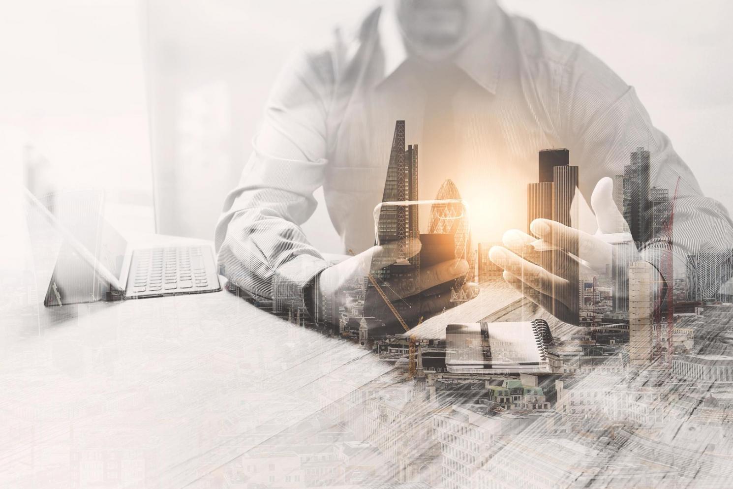 Studierende arbeiten gemeinsam an SEO-Projekten